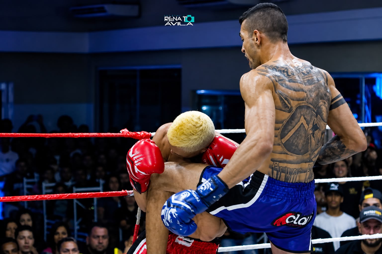 Luta de Kickboxing no ringue